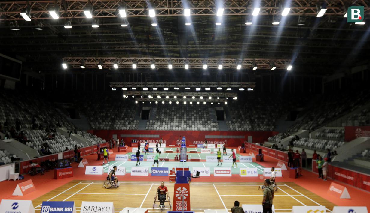 Atlet bulu tangkis Asian Para Games Indonesia melakukan latihan di Istora, GBK, Jakarta, Jumat (05/10/2018). Indonesia memasang target tinggi yaitu meraih empat medali emas. (Bola.com/M Iqbal Ichsan)