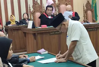 Bekas Bupati Lampung Timur Dawam Rahardjo Divonis 8,5 Tahun Penjara Kasus Korupsi Pagar Rumdis