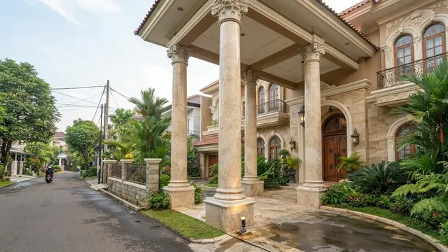 Ide desain rumah bergaya Timur Tengah model penggunaan pilar batu marmer kokoh