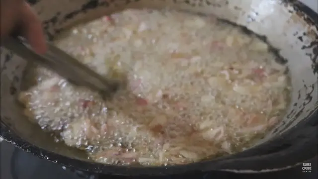 Tidak Perlu Direndam AIr, Ini Cara Bikin Bawang Goreng Renyah Berbulan-bulan