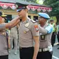 Polisi korban penyerangan di Polsek Wonokromo, Surabaya dapat kenaikan pangkat. (Foto: Liputan6.com/Dian Kurniawan)