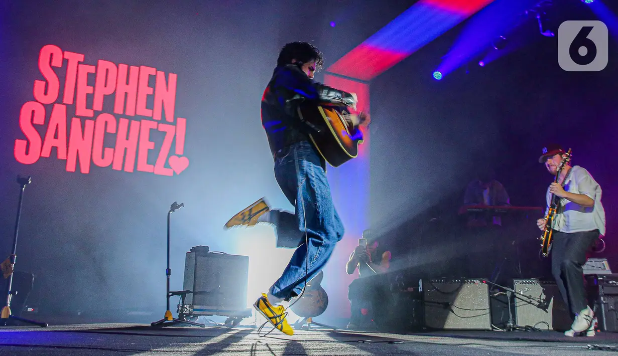Stephen Sanchez tampil selama satu jam dan menyanyikan 11 lagu. (Liputan6.com/Faizal Fanani)