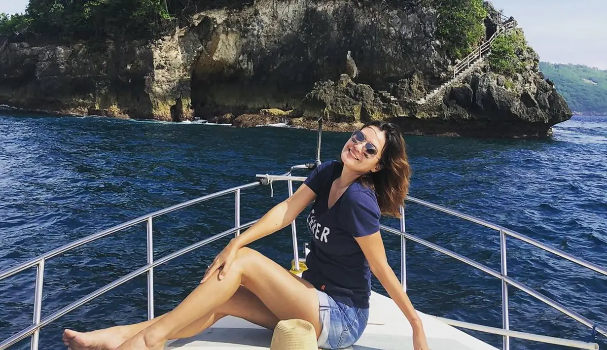 Di layar kaca, Sisca Magdalena sudah tampil sejak tahun 2016. Sejak saat itu ia pun kerap hiasi layar kaca SCTV dalam berbagai sinetron unggulan. Seperti halnya saat ini dalam perannya sebagai Hanum di sinetron Naluri Hati. (Liputan6.com/IG/@siscamagdalena_)