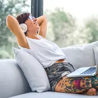 ilustrasi perempuan bekerja/Photo by Andrea Piacquadio from Pexels