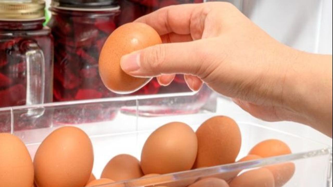 3. Menyimpan Telur di Kulkas