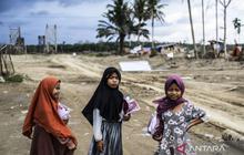 Penyintas Bencana di Aceh Timur Bangun Hunian Sementara Mandiri Akibat Isolasi Wilayah