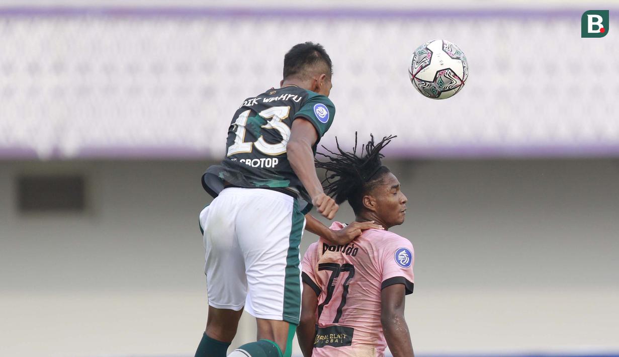 Sayap kanan Madura United kelahiran 19 Oktober 2004 ini menjadi pemain termuda di Liga 1, saat tampil dalam pekan pertama BRI Liga 1 2021/2022 melawan Persikabo 1973 di Indomilk Arena, Tangerang, Jumat (3/9/2021). (Foto: Bola.com/Ikhwan Yanuar)