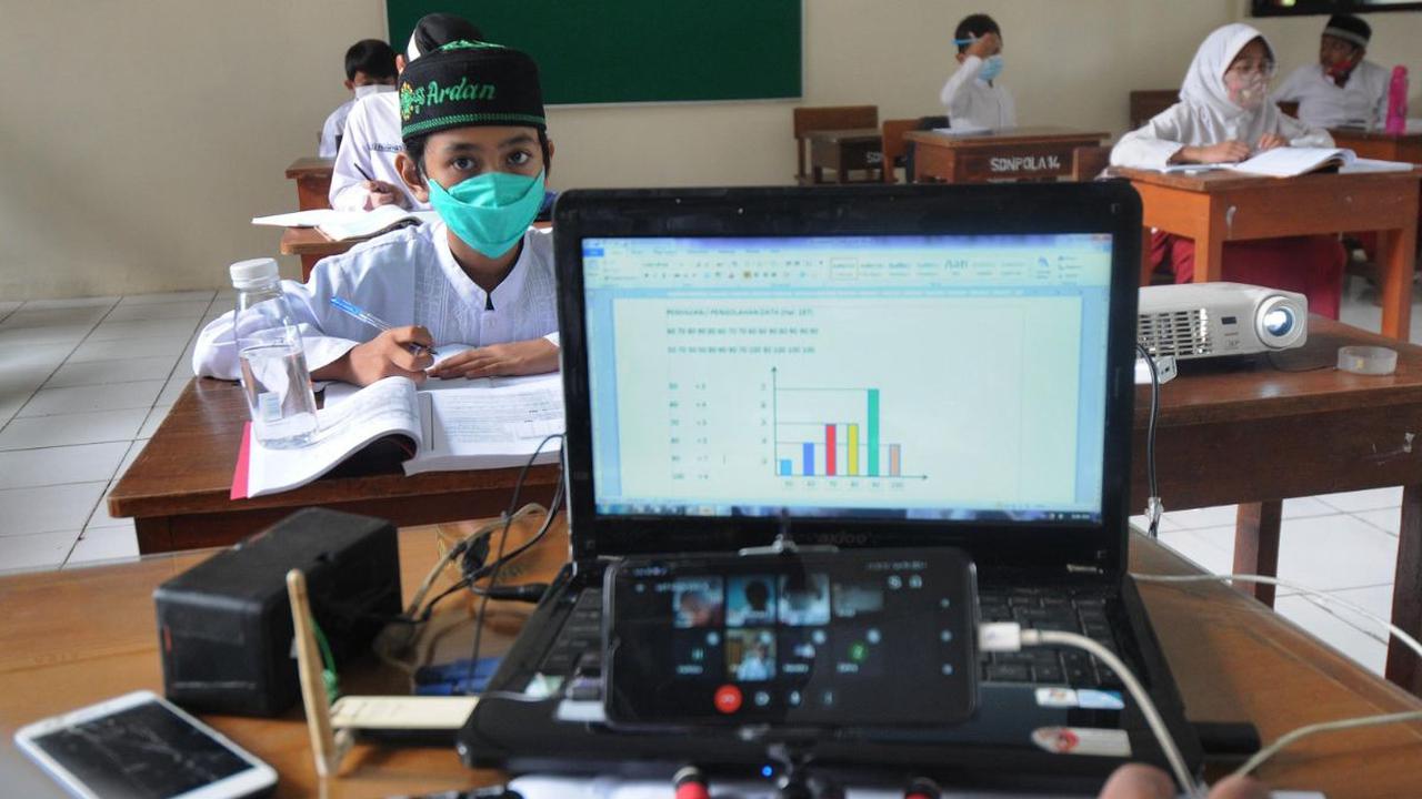 Apalagi dengan kemajuan teknologi dan digitalisasi, kebutuhan tenaga kerja mulai bergeser.