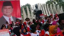 Ribuan massa dari Aliansi Rakyat Bersatu (ARB) dan Merah Putih Sejati (MPS) berbaris menyambut calon presiden Prabowo di Tugu Proklamasi Jakarta, Selasa (10/6/2014) (Liputan6.com/Miftahul Hayat)