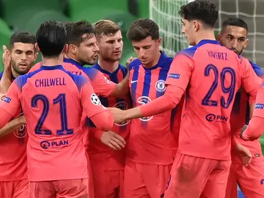 Pemain Chelsea merayakan gol yang dicetak Timo Werner ke gawang Krasnodar pada laga lanjutan Liga Champions 2020/2021 di Krasnodar Stadium, Kamis (29/10/2020) dini hari WIB. Chelsea menang 4-0 atas Krasnodar. (AFP/Kirill Kudryavtsev)
