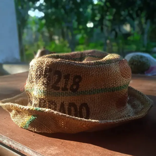 Dari Karung Bekas ke Panggung Fashion, Pria di Yogyakarta Menolak Logika Industri & Jutru Bertahan