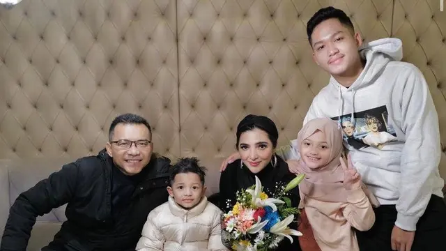 7 Gaya Arsy Hermansyah Liburan di Turki, Cantik dalam Balutan Hijab