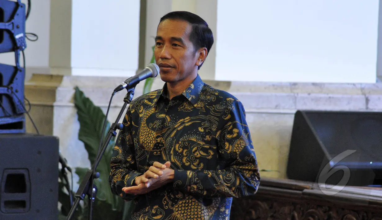 Presiden Joko Widodo menyampaikan pidato saat peringatan Hari Film Nasional di Istana Negara, Jakarta, Senin (30/3/2015). Presiden Joko Widodo menonton film nasional sebagai bentuk dukungan bagi perkembangan film nasional. (Liputan6.com/Faizal Fanani)