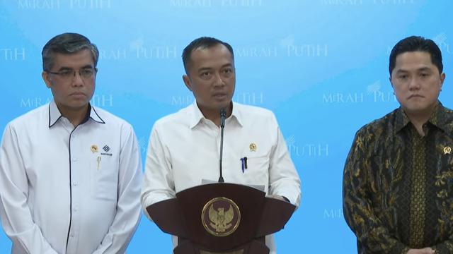 Mensesneg Prasetyo Hadi bicara soal PHK karyawan Sritex di Kantor Sekretariat Negara, Jakarta, Senin (3/3/2025).