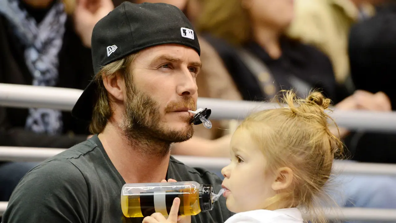 David Beckham bersama putri tercinta, Harper saat menyaksikan pertandingan hoki es