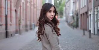 Chelsea Agatha, penyanyi cilik yang kini tumbuh menjadi gadis remaja dan pastinya idola para lelaki. Bukan bicara soal suara emas dan aktingnya, namun kali ini mengenai gaya berbusananya yang seperti cewek-cewek Korea. (Instagram/agatha_chelsea)