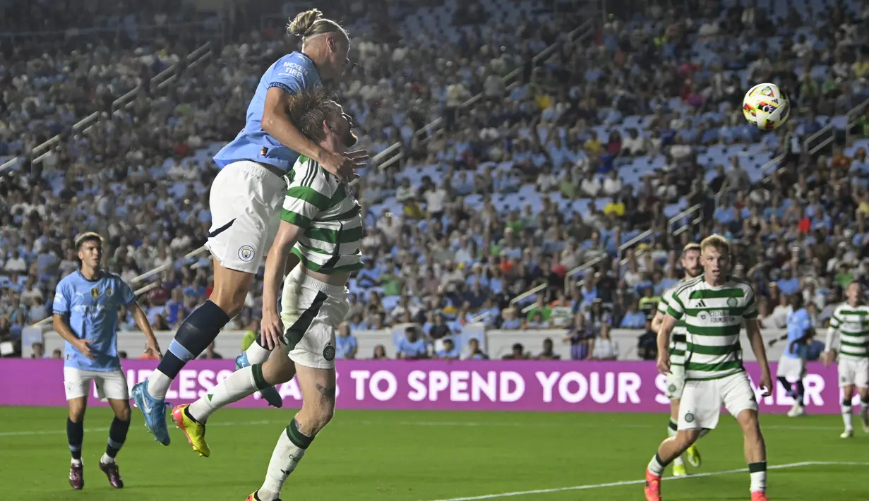 Oscar Bobb (33’), Maximo Perrone (46’), dan Erling Haaland (57’) mencatatkan namanya di papan skor, tetapi gagal membawa The Citizens menang. (Peter Zay / AFP)