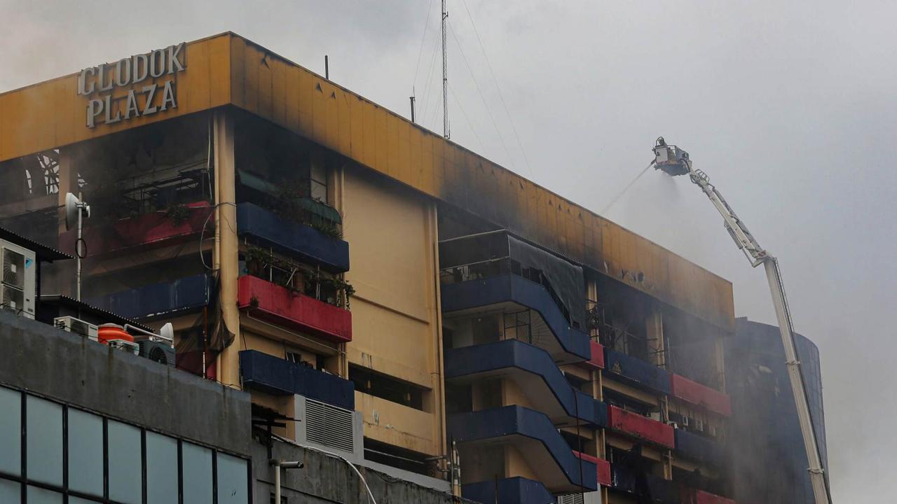 Petugas Damkar Dipecah Jadi Dua Tim di Tengah Proses Pendinginan Glodok Plaza, Ini Tujuannya