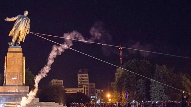 Patung Lenin ditumbangkan di Ukraina