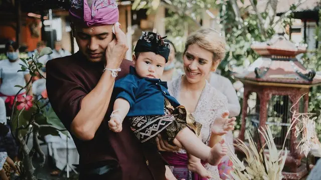 7 Momen Upacara Otonan Anak Westny DJ yang Penuh Akan Makna