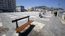 Suasana jalan yang sepi di Aljir, Aljazair, Senin (27/7/2020). Pemerintah Aljazair pada 26 Juli mengumumkan akan memperbarui kebijakan karantina wilayah (lockdown) parsial selama 15 hari di 29 provinsi guna mencegah penyebaran COVID-19. (Xinhua)
