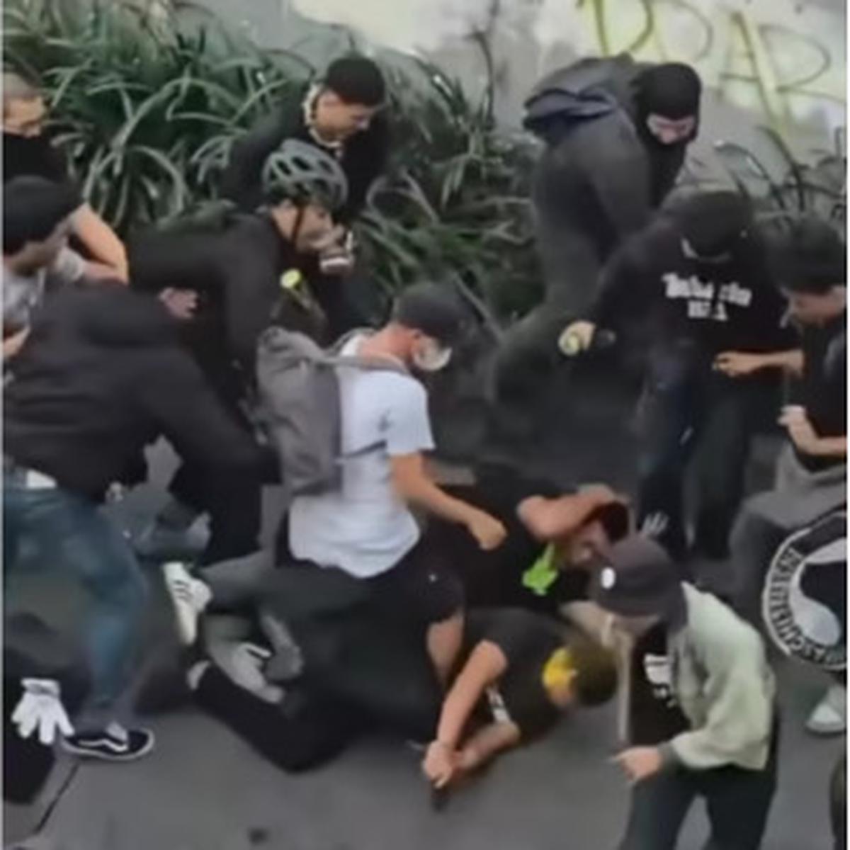 Pria Diduga Polisi