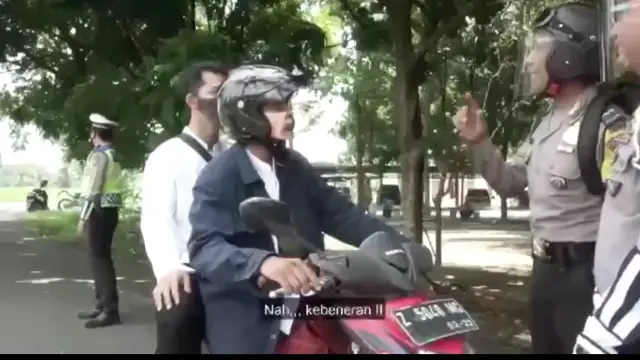 Pembuatan video lucu dan ringan yang bertujuan mengedukasi masyarakat tentang tertib berlalu lintas, dinilai cukup efektif menarik massa.