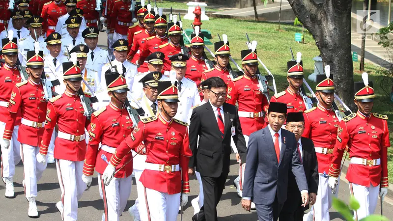 Jokowi Lantik 9 Gubernur dan Wakil Gubernur di Istana Negara