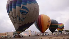Sejumlah balon udara siap untuk diluncurkan dari Bandara Internasional Ben Gurion, dekat Kota Tel Aviv, Israel, Minggu (25/7/2020). Menurut Otoritas Bandara Israel, balon udara diluncurkan untuk pertama kalinya dari Bandara Internasional Ben Gurion pada 25 Juli 2020. (Xinhua/JINI/Tomer Neuberg)
