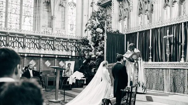 FOTO: Momen Pernikahan Ellie Goulding yang Bak Royal Wedding