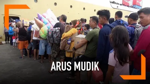 Pemudik terus memadati pelabuhan Yos Sudarso, Ambon, Maluku. Kebanyakan dari pemudik akan berangkat menuju ke pulau Jawa.