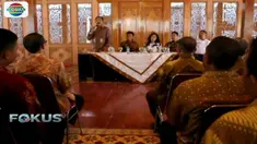 Walikota Solo Hadi Rudiyatmo juga menugaskan ratusan anggota Linmas dan petugas kebersihan untuk pernikahan Kahiyang-Bobby.
