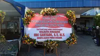 Puskesmas dan Rumah Sakit Surabaya Bertabur Karangan Bunga, Ada Apa?