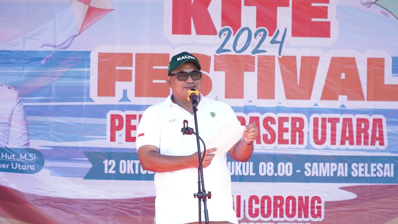 Penjabat (Pj) Bupati Bupati Penajam Paser Utara Buka Kite Festival 2024 di Pantai Corong