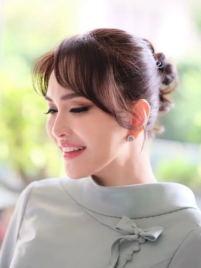 Manglingi, Penampilan Terbaru Shandy Aulia dengan Timeless Makeup dan Full Lips Jadi Sorotan Warganet