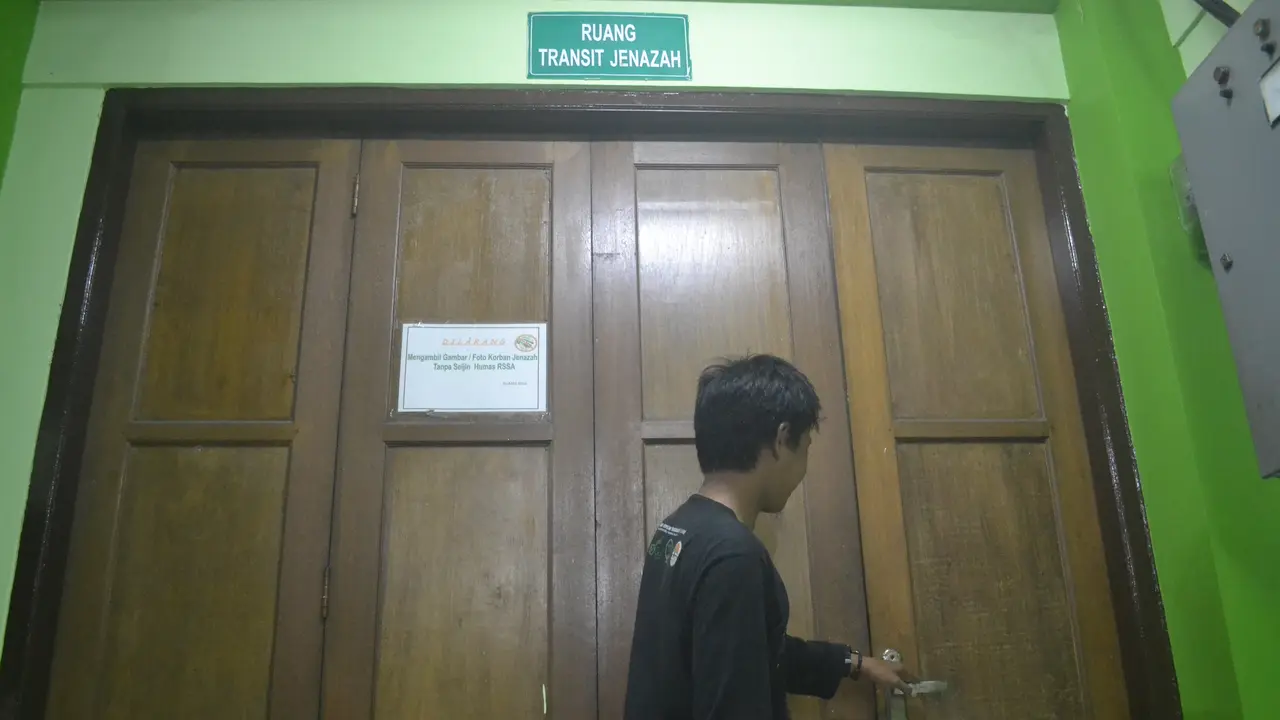 Jaket dan Celana Bantu Keluarga Identifikasi Korban Laka Pasuruan