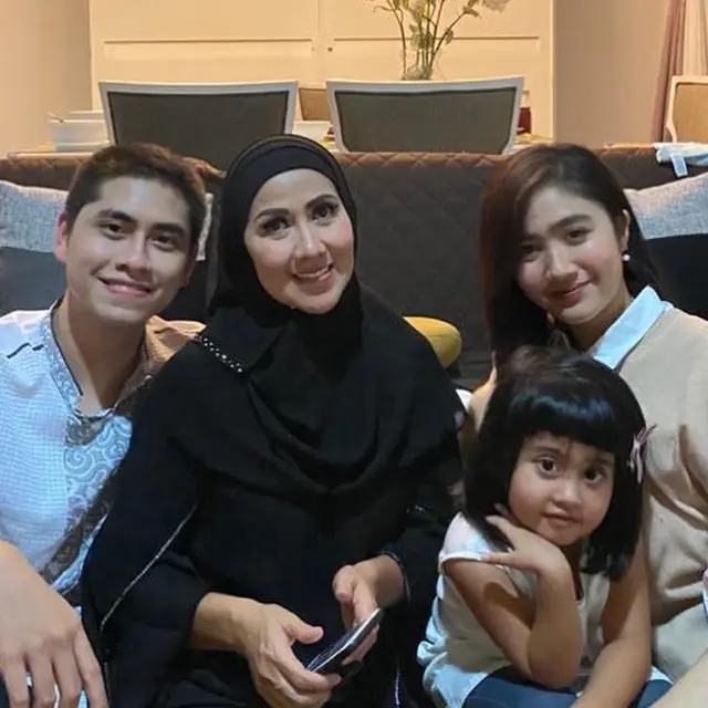 Momen Febby Rastanty ikut buka puasa bareng keluarga Venna Melinda