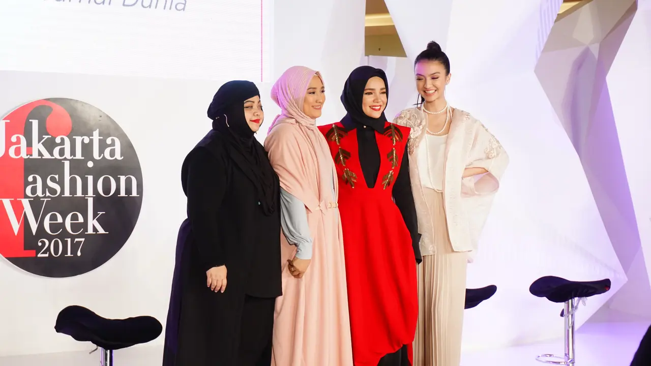 12 Tren Lipstik Terbaru Baru Saja Muncul di Panggung JFW 2017