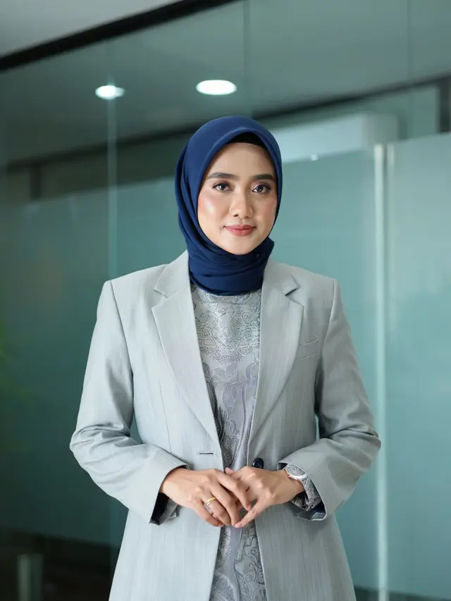 Gamis Kombinasi Blazer dan Brokat Elegan untuk Kerja Formal Muslimah