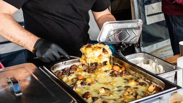 Aksi Berbagi Makanan Gratis Saat Pandemi COVID-19 di Jerman