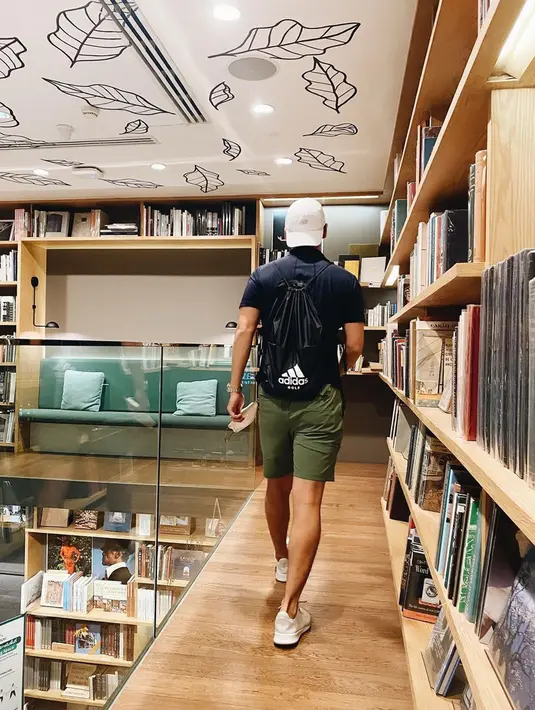 <p>Selain romantis di perpustakaan, postingan Instagram Maudy Ayunda dan Jesse Choi berhasil mencuri perhatian netizen. Pasalnya, warganet menyebut kalau cara bulan madu Maudy dan suaminya beda dari yang lain. (Instagram/maudyayunda)</p>