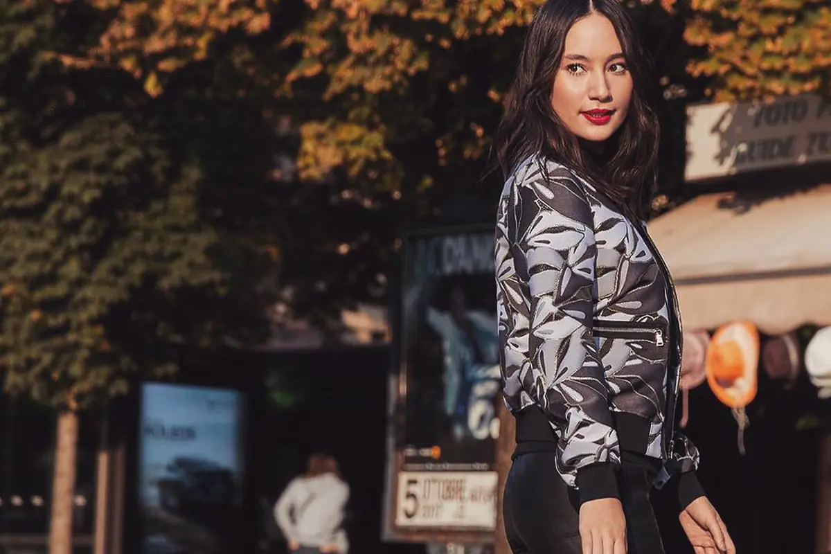 [Bintang] Bingung Padu-padan Outfit ke Kantor? Coba Gaya Tatjana Saphira yang Klasik Modern