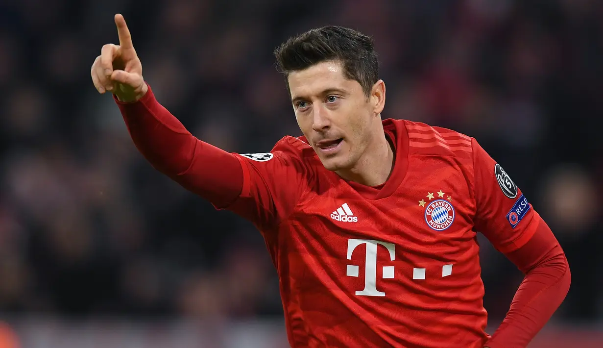 Lewandowski kini menjadi top skor sementara di pentas Liga Champions 2019/20. Pemain asal Polandia ini telah mengoleksi 11 gol di ajang kompetisi bergengsi antar klub Eropa tersebut. (AFP/Christof Stache)