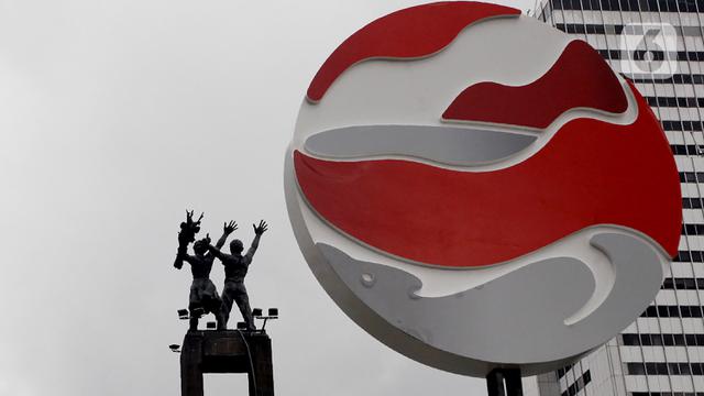 Logo KTT ASEAN Summit 2023 menghiasi kawasan di Bundaran Hotel Indonesia (HI), Jakarta Pusat, Kamis (2/2/2023). KTT ASEAN Summit 2023 ini akan dilaksanakan pada 5 hingga 7 Mei mendatang. (Liputan6.com/Johan Tallo)