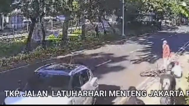 Aksi penjambretan terhadap pesepeda wanita di Jalan Latuharhary, Menteng, Jakarta Pusat.