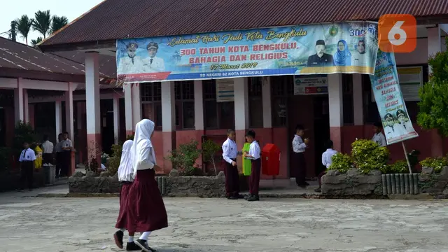 Hari Pertama Sekolah Murid SD Bengkulu Ini Sedih, Kenapa??