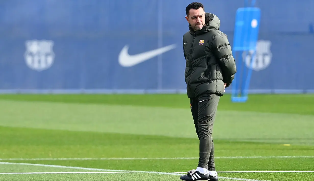 Melalui Instagram-nya, Xavi mengucapkan salam perpisahan dan mengaku bangga pernah menjadi pelatih klub yang dicintainya. (PAU BARRENA / AFP)