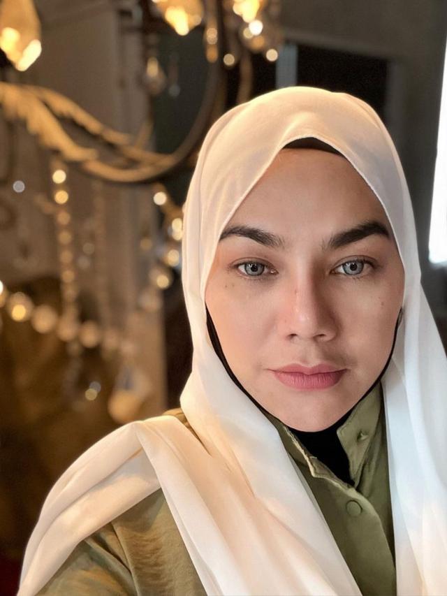 Sarita Abdul Mukti (https://www.instagram.com/p/CYvAfo2q6Cr/)