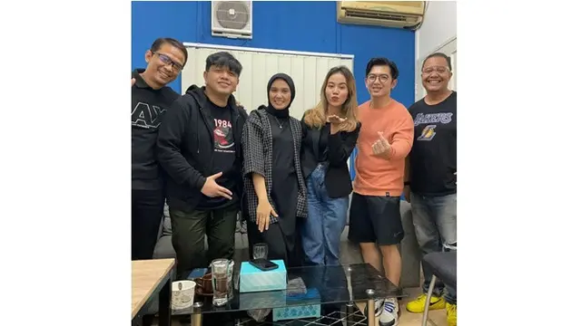 Bakal Duet Bareng, Ini 6 Potret Keakraban Nicky Tirta dan Mayang Adik Vanessa Angel