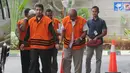 Tersangka Anggota DPRD Kota Malang tiba di Gedung KPK, Jakarta, Senin (29/10). Sebanyak 14 tersangka Anggota DPRD Kota Malang akan menjalani pemeriksaan bersama oleh penyidik KPK. (Merdeka.com/Dwi Narwoko)